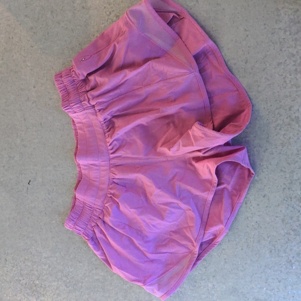 Lululemon Hotty Hot short 2.5" Size 4 Magenta Glow